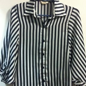 Cute blouse size small