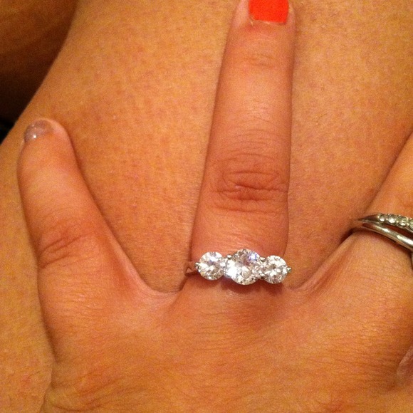 3 stone cz ring silver plated - Picture 1 of 3