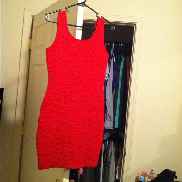 Red bodycon dress