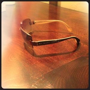 MARC JACOBS SUNGLASSES (CASE INCLUDED)