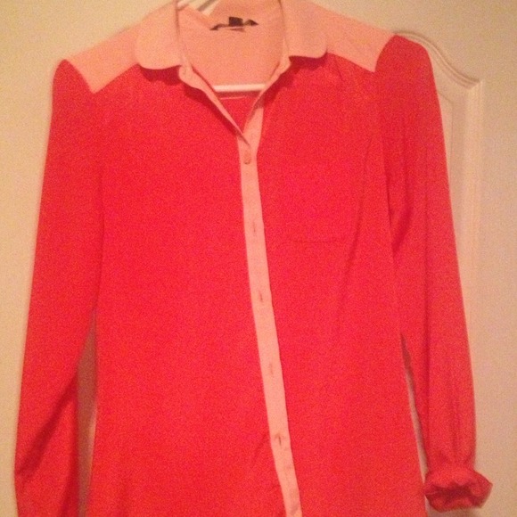 Pink AE Shirt.