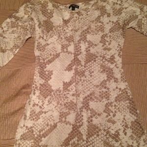 Cute 😍 snake print 3/4 sleeve dress