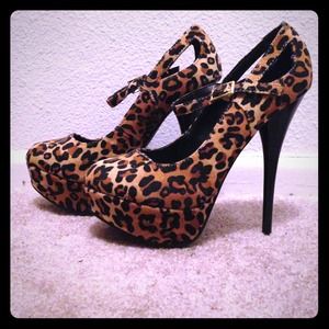 Size 5 leapord print heels