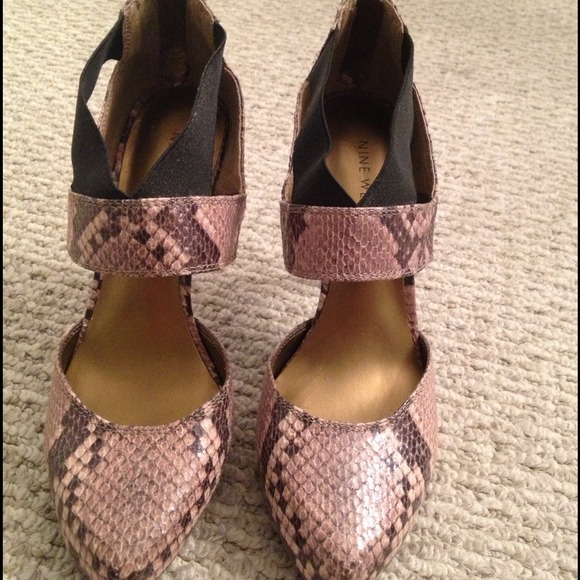 **SOLD**Sexy Nine West snake pattern heels  7 1/2 - Picture 2 of 4