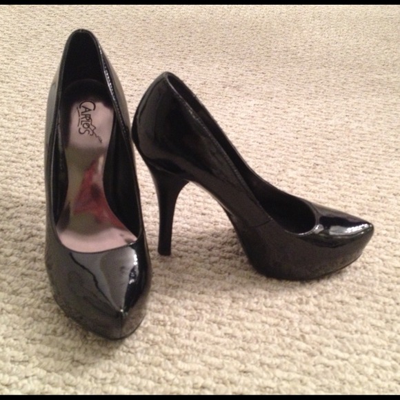 **SOLD**Carlos Santana patent pumps size 7 - Picture 2 of 3