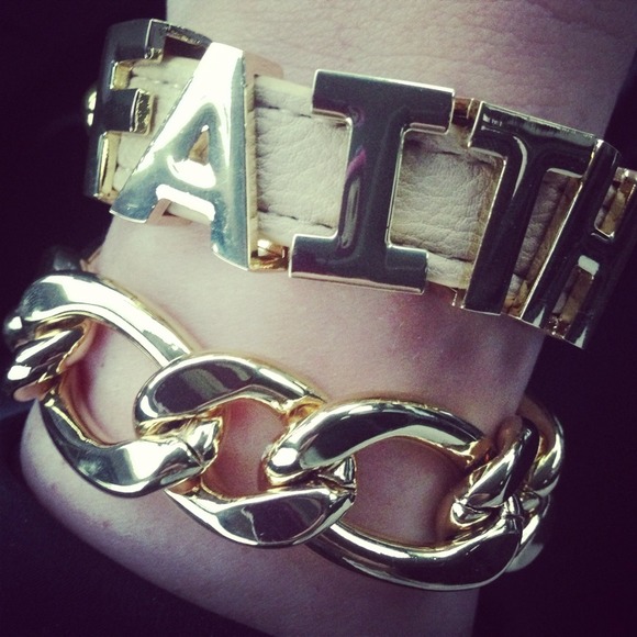 Faith bracelet with chunky chain bracelet! Gold