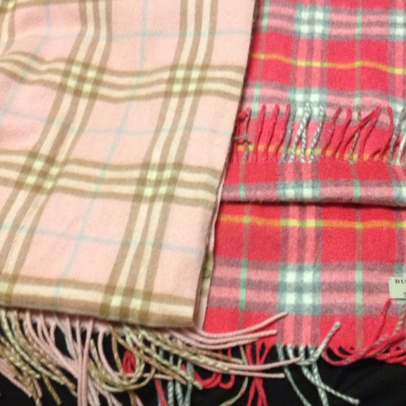 Burberry 100% Authentic lambs wool/cashmere Scarf