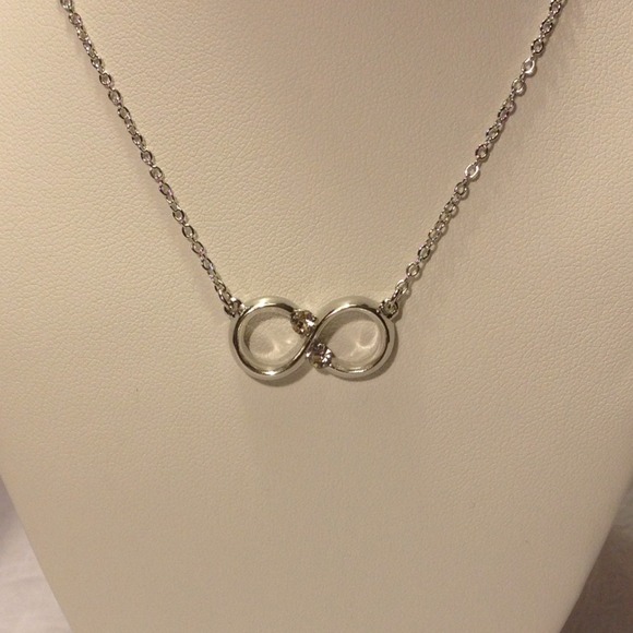 🚫SOLD🚫New silver plated infinity necklace