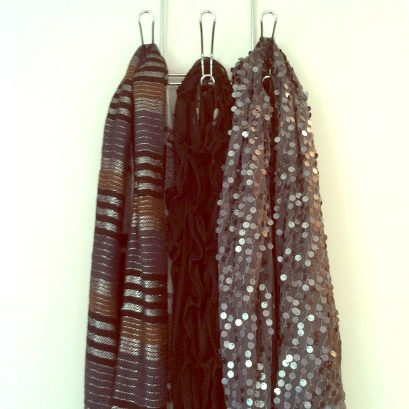 Assorted scarves - 6/each