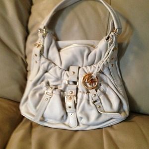 Gently used white leather MICHAEL KORS PURSE