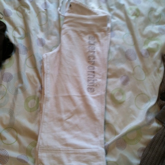 White abercrombie capris