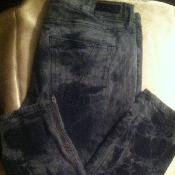 Black acid wash jeans
