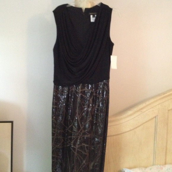 Hold:: tadshi shoji gown - Picture 2 of 4
