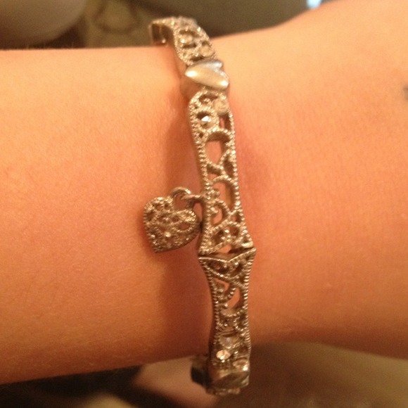 Beautiful Embellished Heart Bracelet