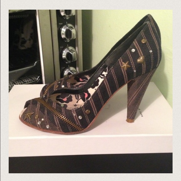 Marc Jacobs Shoes - Marc Jacobs Peep Toe Zippered Pump