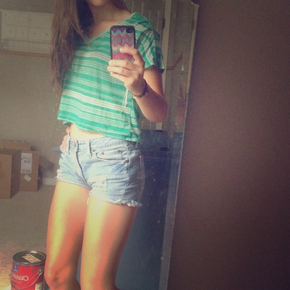 Green tribal striped cropped v-neck!