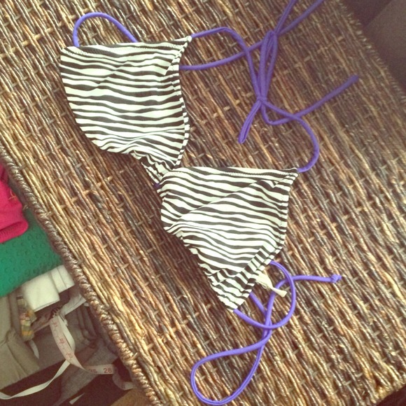 💥SOLD💥 AE Zebra & Purple Triangle Top