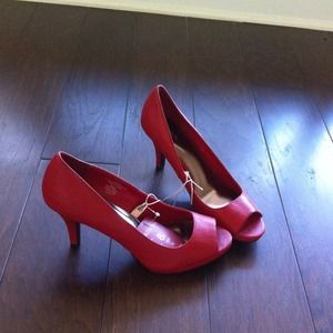 Merona red Heels