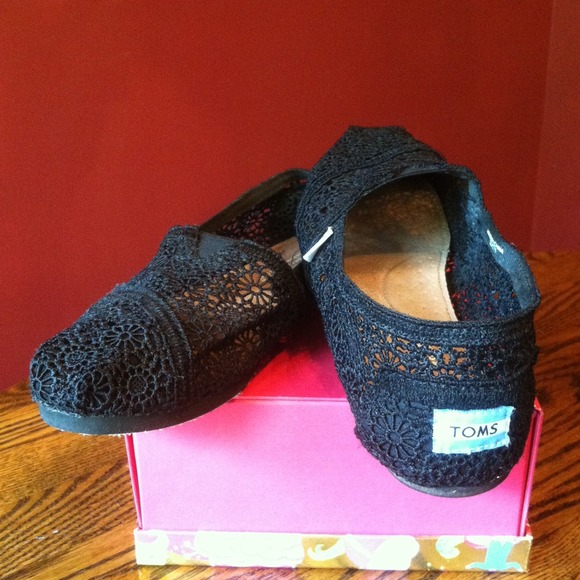 🎈RESERVED🎈TOMS
