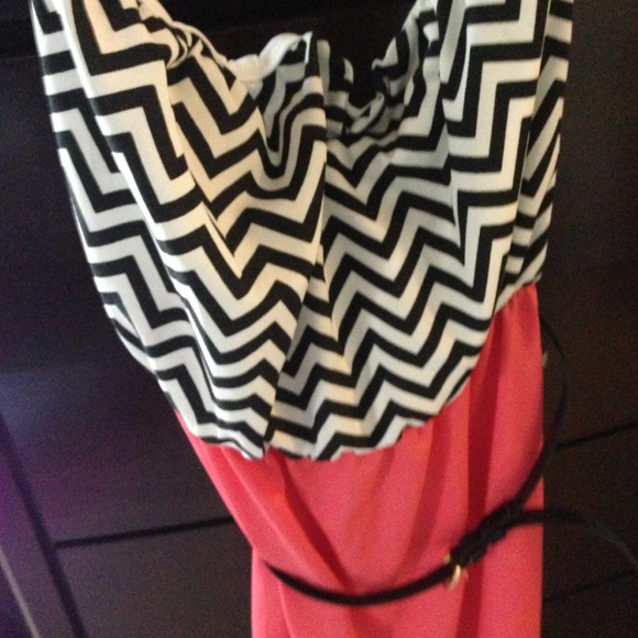 Hot pink chevron dress. - Picture 3 of 3