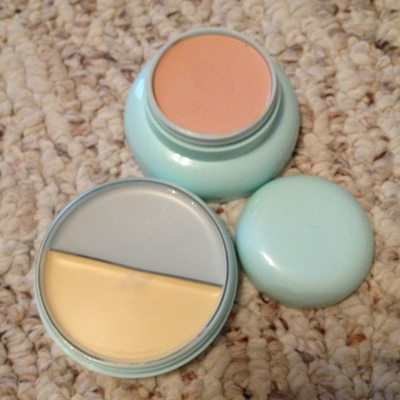 *SOLD***Signature Club A Concealer Trio - Picture 2 of 2