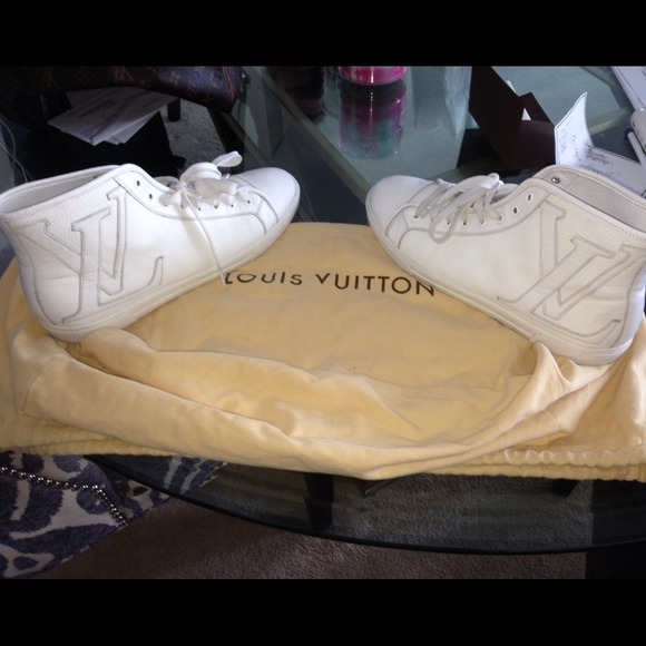 Louis Vuitton Men's sneakers Authentic. Size 8.5 - Picture 2 of 3