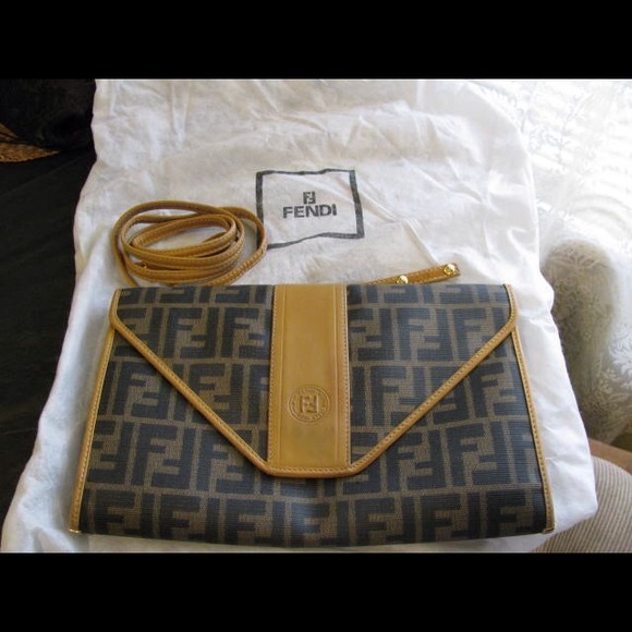 HOLDING **Authentic  Fendi cross body** HOLDING