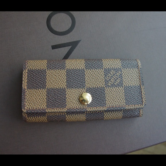 🚫😁SOLD😁🚫AUTH. LV DAMIER EBENE KEY HOLDER