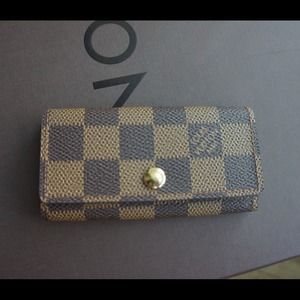🚫😁SOLD😁🚫AUTH. LV DAMIER EBENE KEY HOLDER