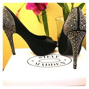 ✨Steve Madden Playy-R Heels✨
