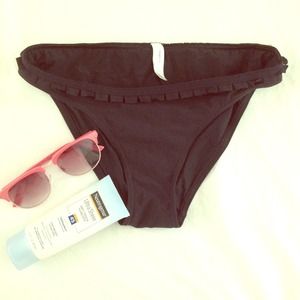 GapBody black bikini bottom w/ ruffles size S/P
