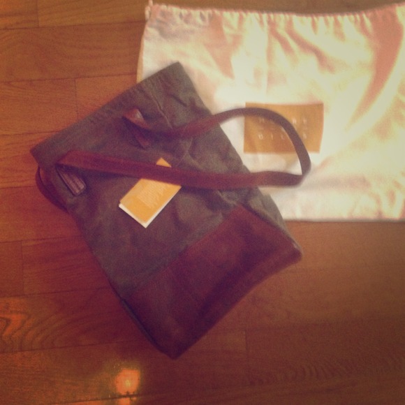 Moore and Gile Petty Wine Bottle Tote- wax cloth