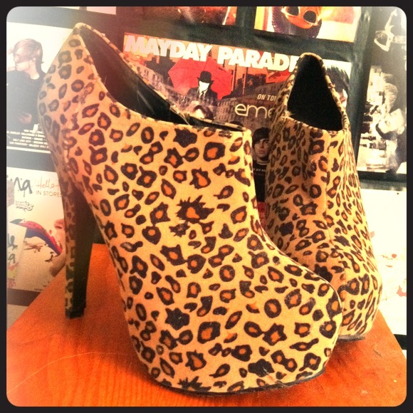 ⚡ON HOLD⚡ Leopard Print Ankle Booties
