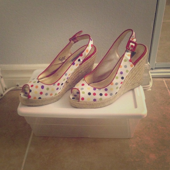 Steve Madden peep toe wedges
