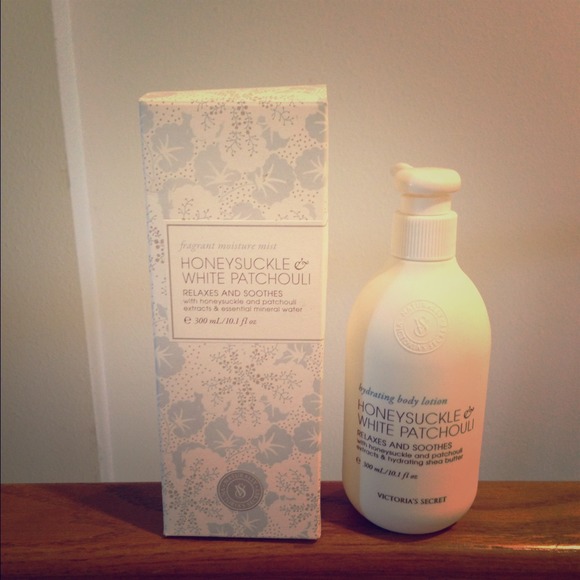 VS lotion&fragrance honeysuckle and white patchoul