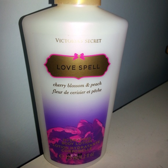 *SOLD* Victoria's Secret Love Spell body lotion
