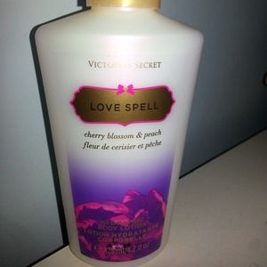 *SOLD* Victoria's Secret Love Spell body lotion