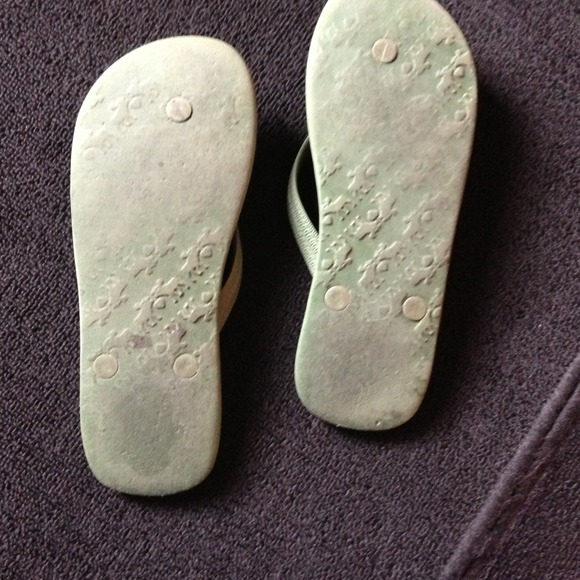 Army green Abercrombie flip flops👣 - Picture 4 of 4