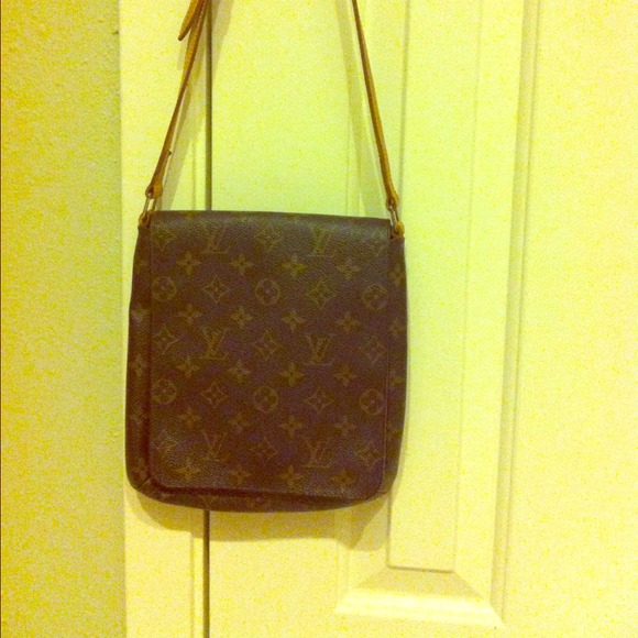 Louis Vuitton Musette Tango short - gently used