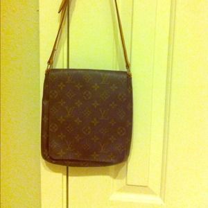 Louis Vuitton Musette Tango short - gently used