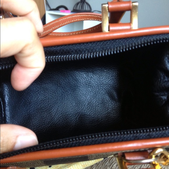 💯 Authentic Fendi mini bag with shoulder strap - Picture 4 of 4