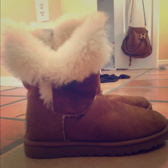 UGGS! With side button detail