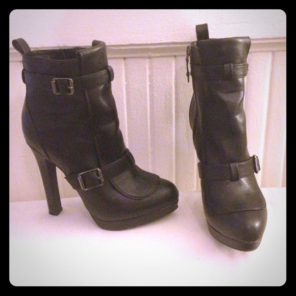 Simply Vera black moto boots