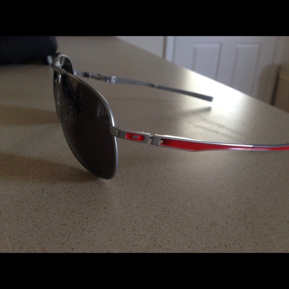 ☀Authentic Oakley Ducati sunglasses brand new☀ - Picture 3 of 4