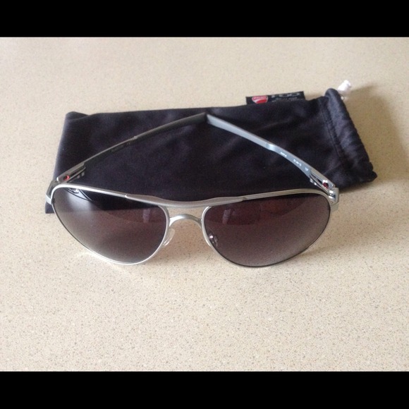 ☀Authentic Oakley Ducati sunglasses brand new☀ - Picture 4 of 4