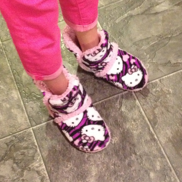 ❤Little girls Hello Kitty slippers!!❤ HK  PJ's