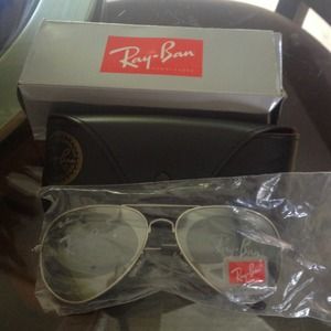 Ray Ban Aviator 3025 silver frame mirrored lens
