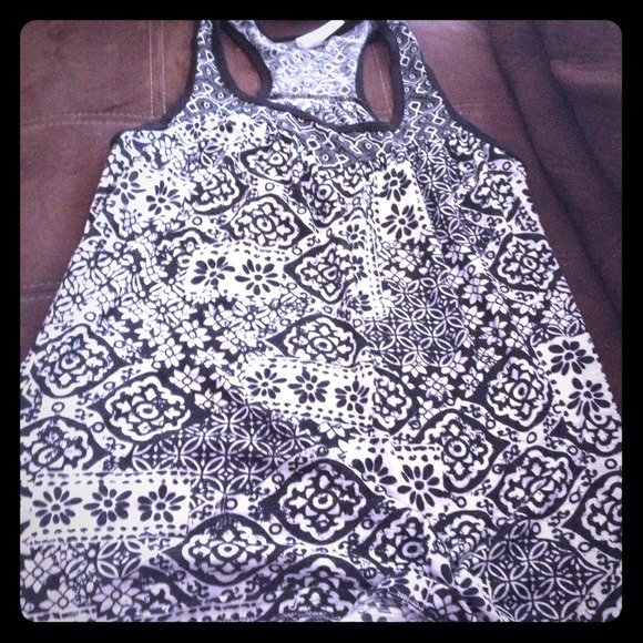Black and white razor back tank