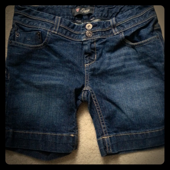 **SOLD** GUESS NWOT dark wash shorts