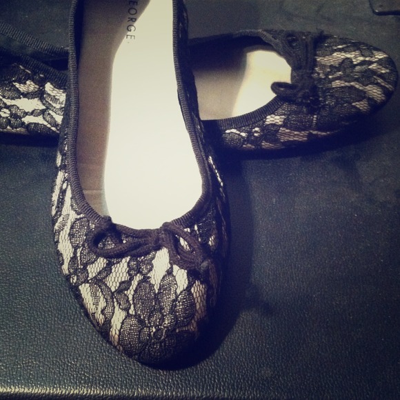 Reserved for chloey001! Black lace ballet flats
